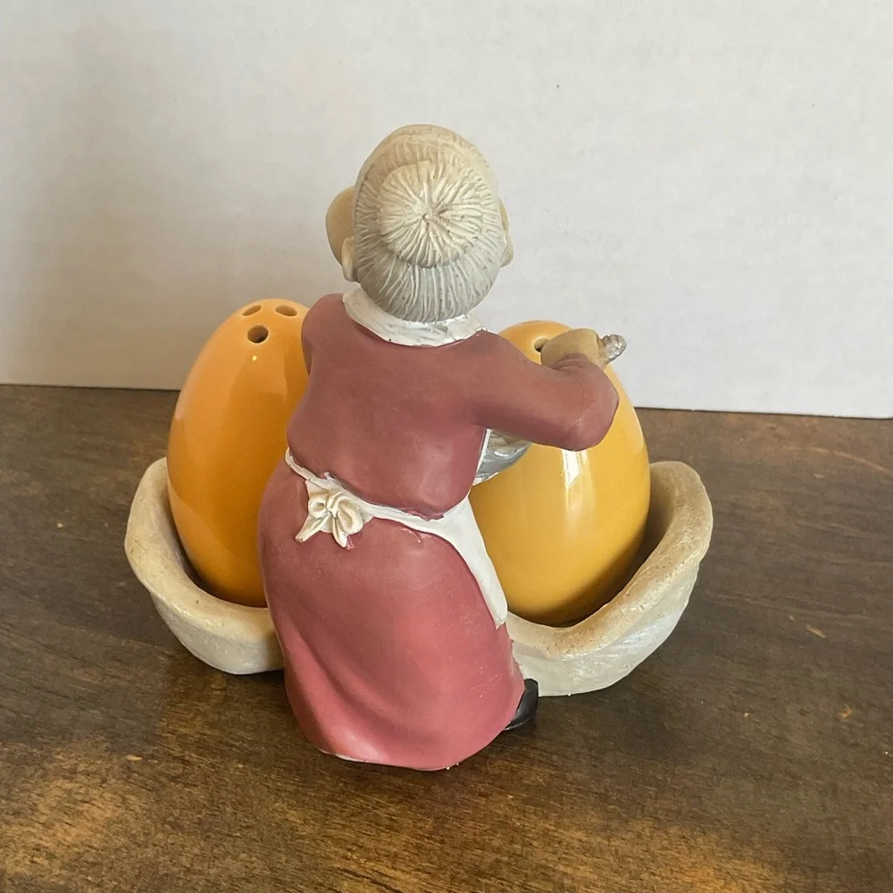 Vintage Ceramic Baking Salt & Pepper Shaker Set w/ Holder Country Kitchen decor